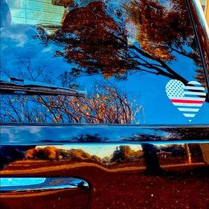 ‼️3 for $20‼️ 4x4 Flag/Heart decal
